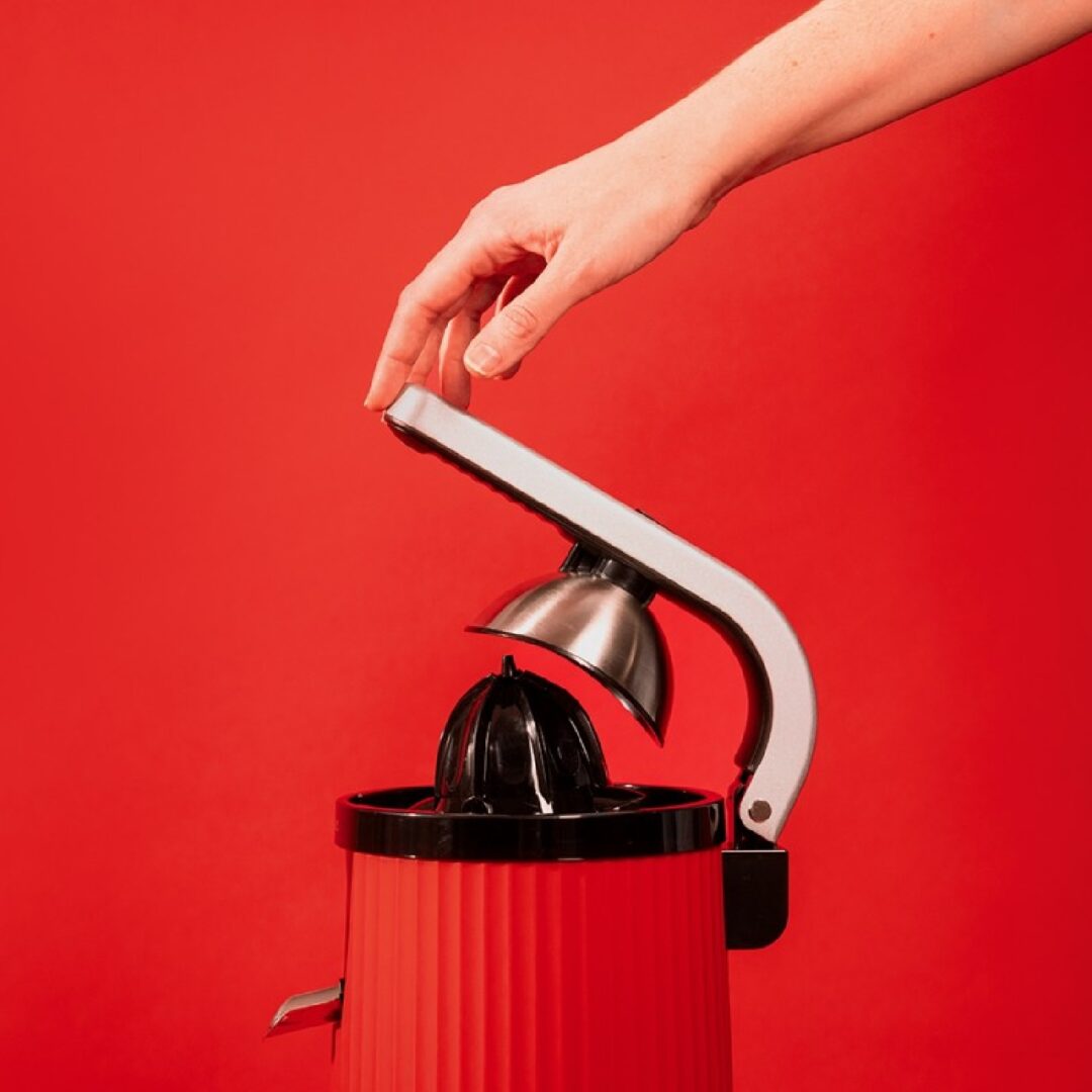 SHARP juicer press 赤色 Exprimidor de brazo Xqueeze RetroJuice 600 Red | Emetronix